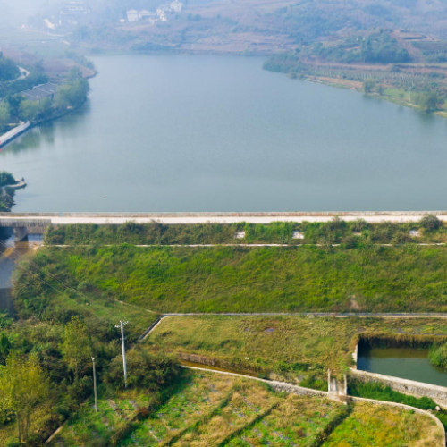 長沖溝水庫簡介: 長沖溝水庫屬小(二)型水庫,位於縣城北面小寨壩鎮